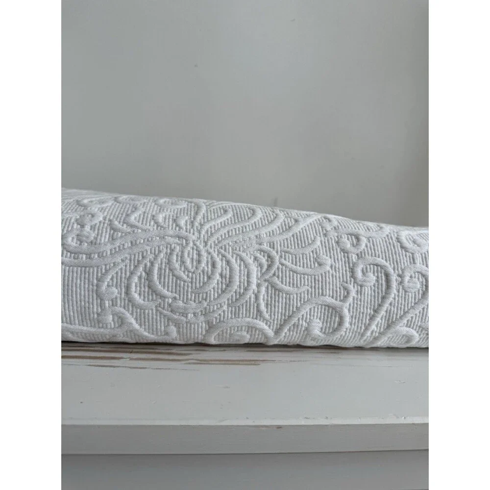 ✿ Vintage White Cotton Matelassé Throw Blanket Bedspread